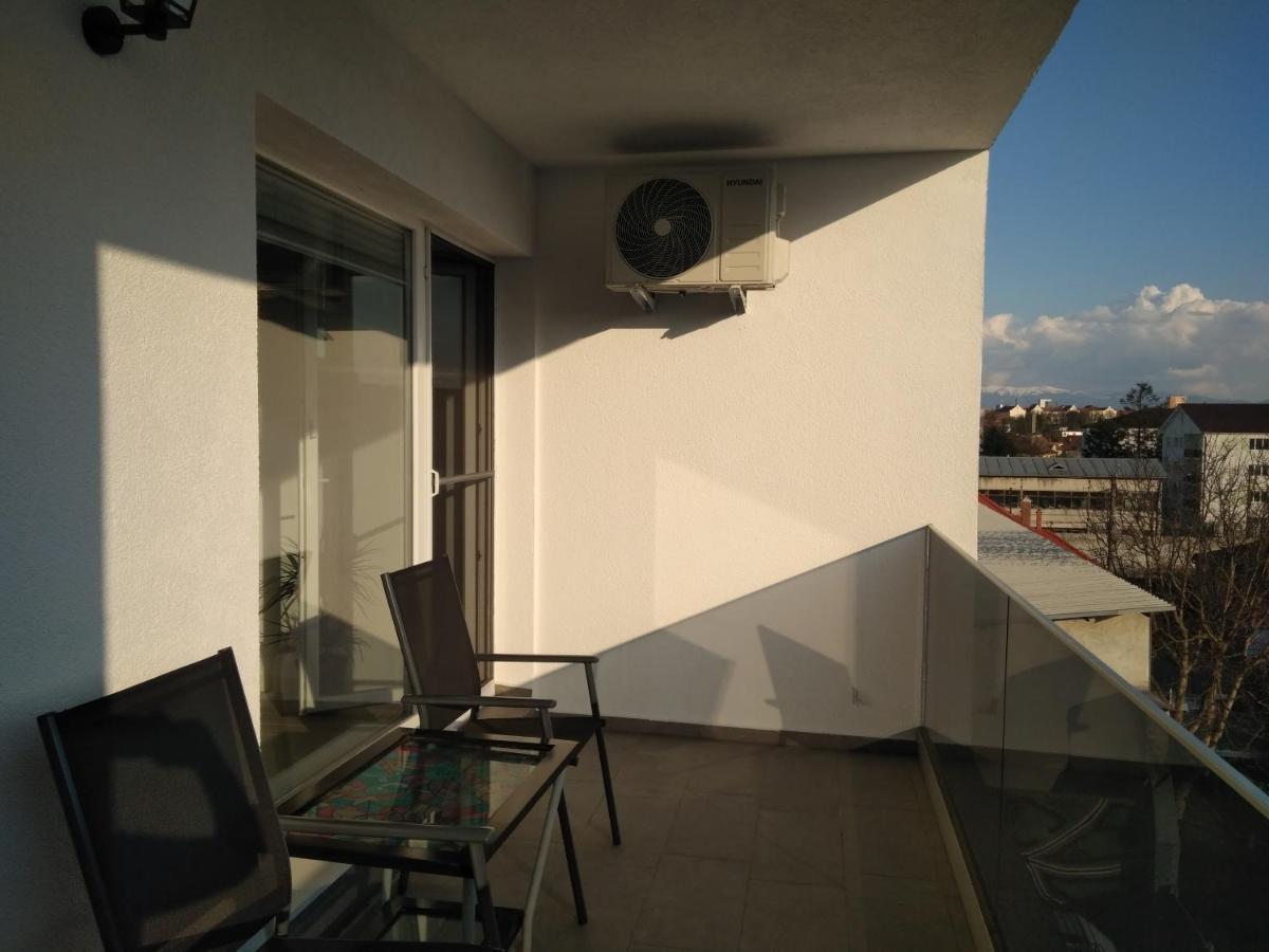 Azzurro Apartment Sibiu Bagian luar foto