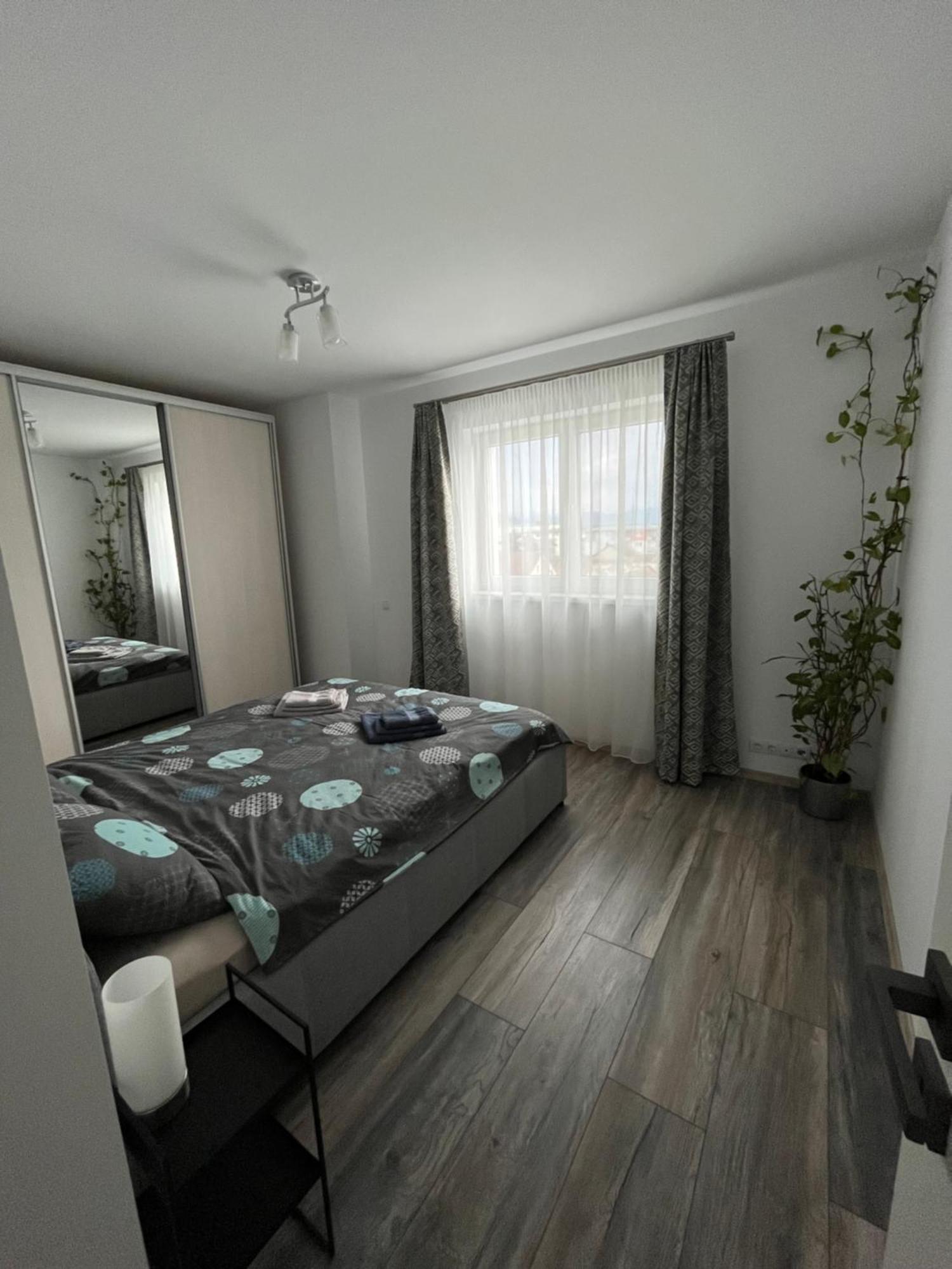 Azzurro Apartment Sibiu Bagian luar foto