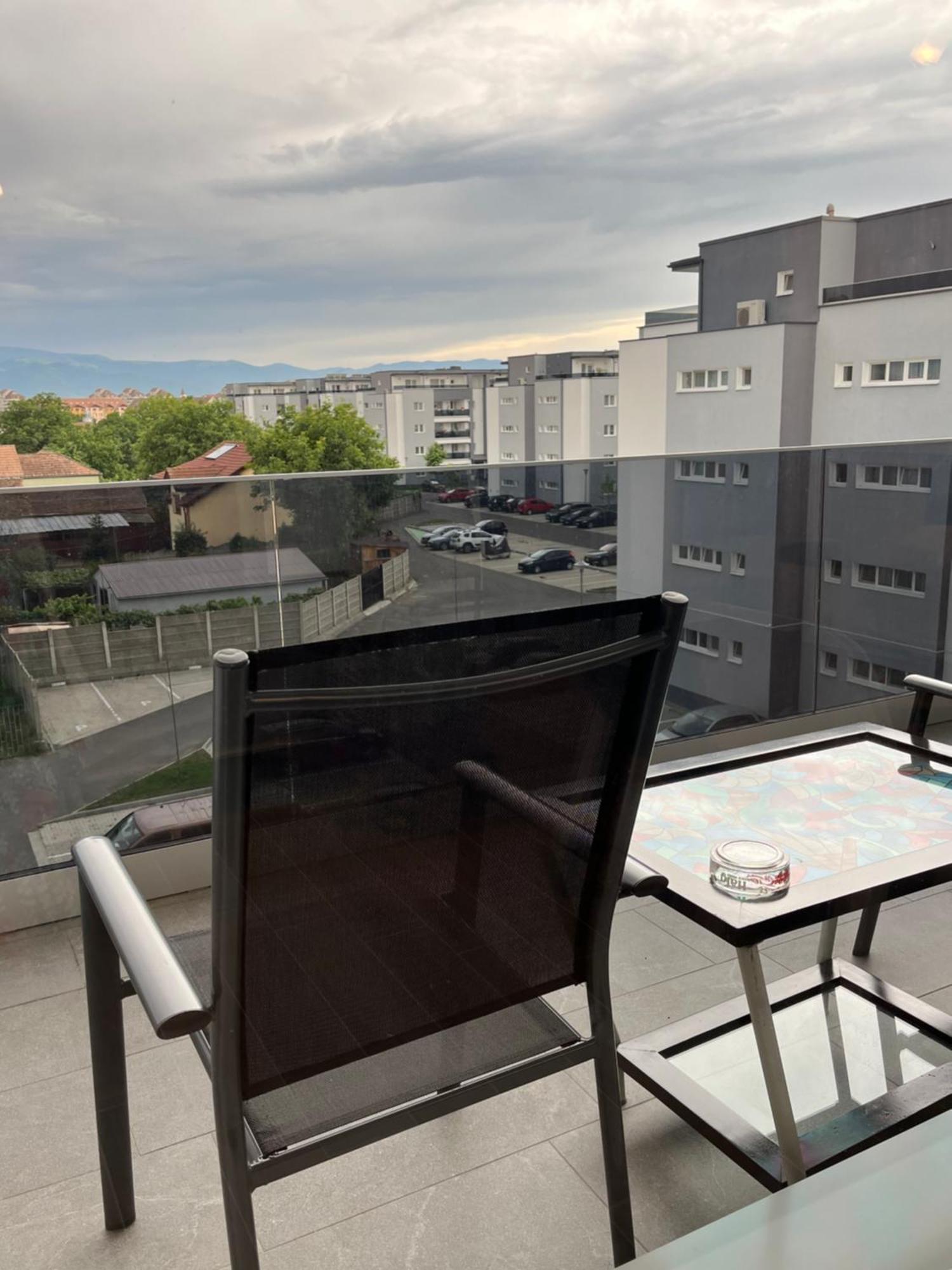 Azzurro Apartment Sibiu Bagian luar foto